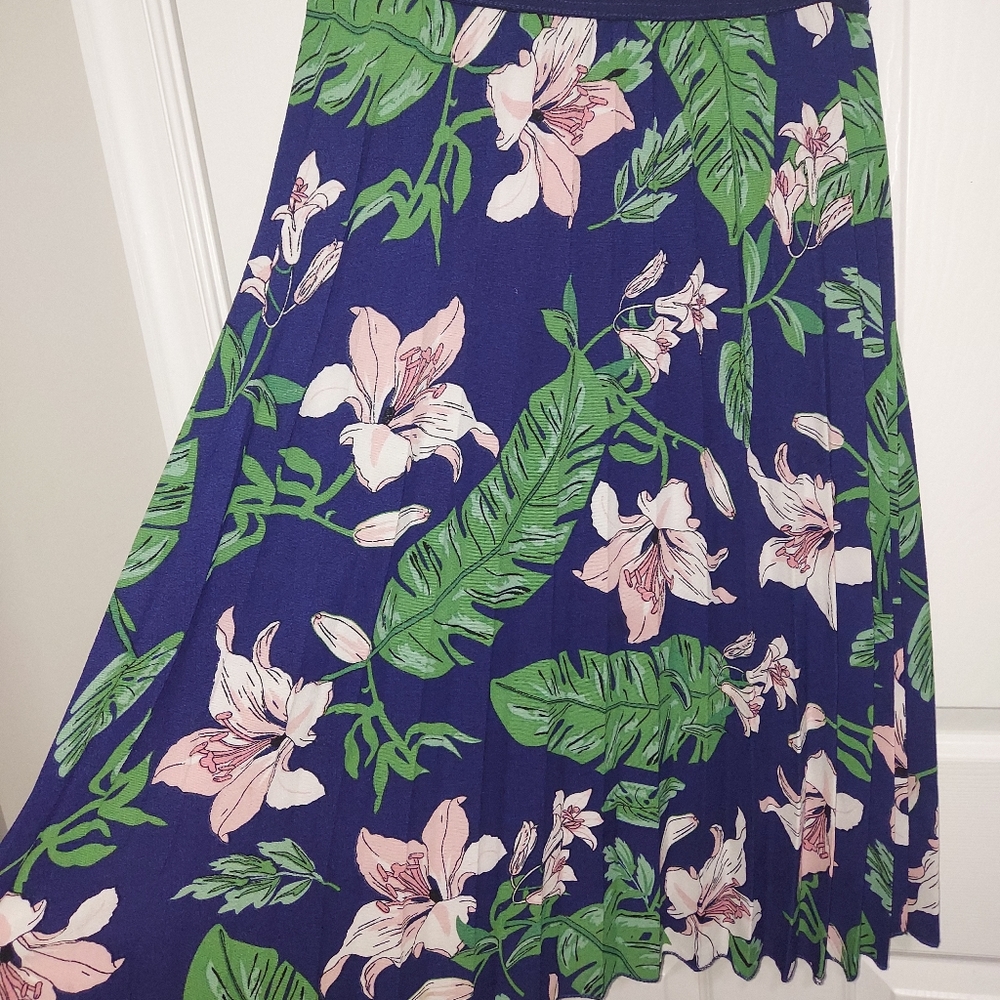 Skirt - Picture 2 of 7